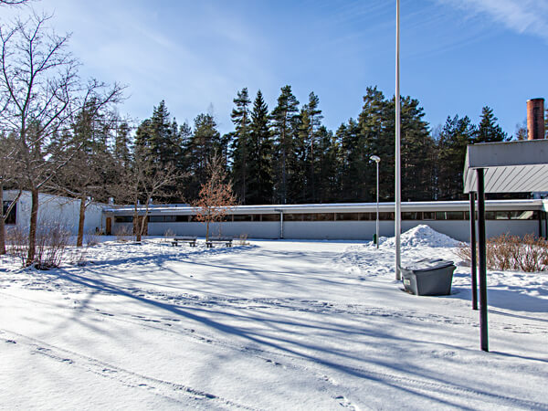 H&auml;rk&auml;vehmaan koulu